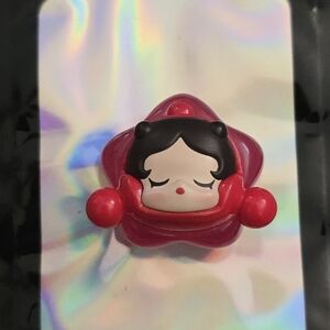 Red Star-Shaped Women's Accessory